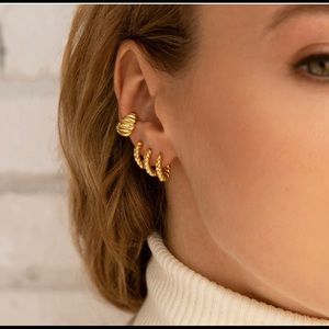 aleyolé Madeleine gold hoop